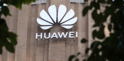 Huawei: Στα 100 δισ. δολ. τα έσοδα από τις πωλήσεις το 2023, γελοιοποίησε τις αμερικανικές κυρώσεις