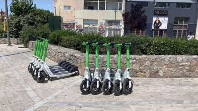 Τέλος στα ανεξέλεγκτα ηλεκτρικά πατίνια – Νέοι αυστηροί κανόνες, «κόφτης» στους ανηλίκους κάτω των 17