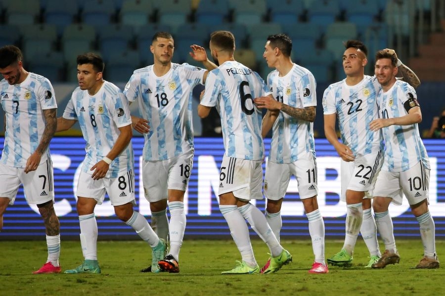 Copa America: Μέσι κερνάει, Αργεντινή πίνει – Απέκλεισε Σουάρες-Καβάνι η Κολομβία
