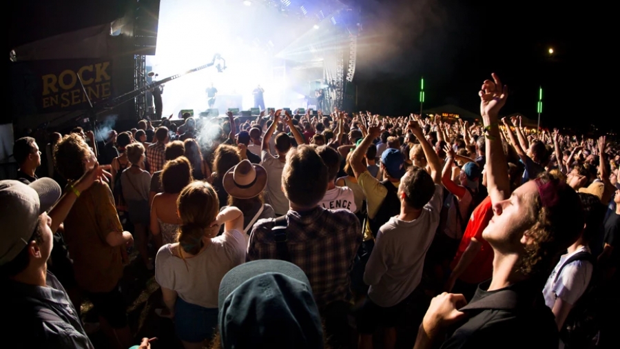 Ανοίγουν τα κλαμπ στη Γαλλία μετά από 16 μήνες – Διαφωνούν οι ειδικοί