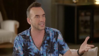 Δεξιά στροφή για Μουζουράκη; Από πολέμιος των εθνικών επετείων, δηλώνει πλέον συντηρητικός και… αντισυστημικός