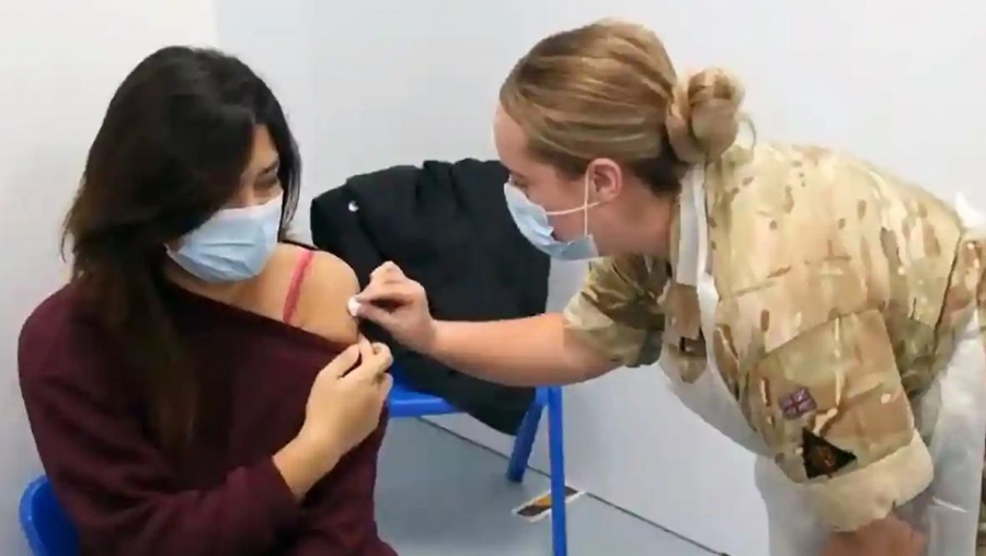 Ο βρετανικός στρατός αποστέλλει 200 ένστολους στα νοσοκομεία του Λονδίνου, που πλήττονται σφοδρά από ελλείψεις προσωπικού