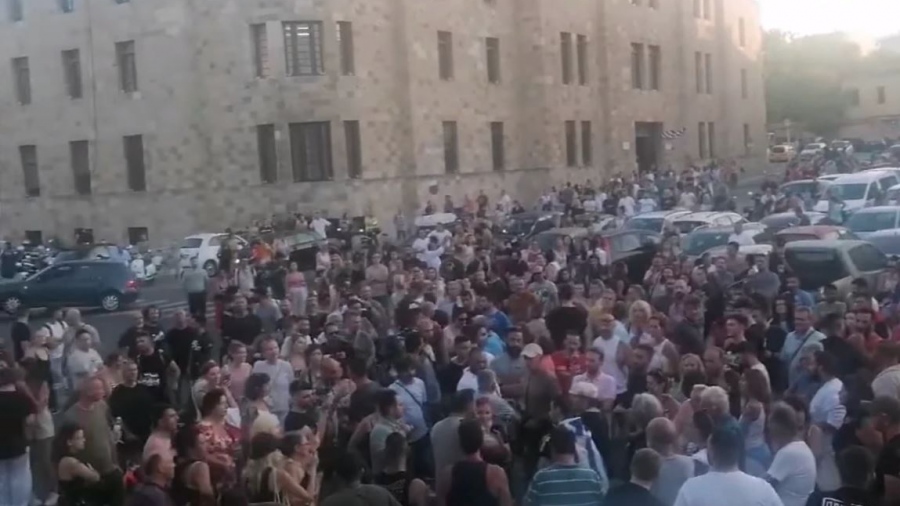 Ρόδος: Συγκεντρώσεις διαμαρτυρίας για τις πυρκαγιές - Οι κάτοικοι ζητούν αναδασώσεις και αποζημιώσεις