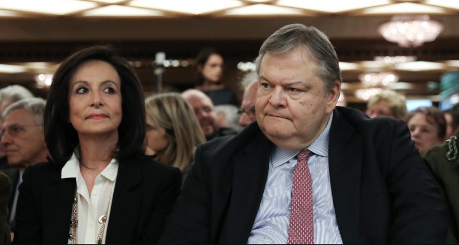 Στα μαχαίρια Διαμαντοπούλου και Βενιζέλος για τη Συνταγματική Αναθεώρηση - Συμβαίνει και στις καλύτερες οικογένειες…