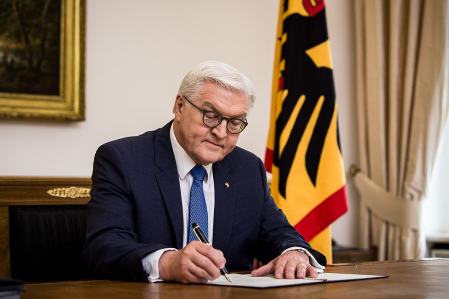 Steinmeier (Γερμανία): Οι ναζιστικές σημαίες έξω από το Κοινοβούλιο είναι επίθεση στην καρδιά της Δημοκρατίας