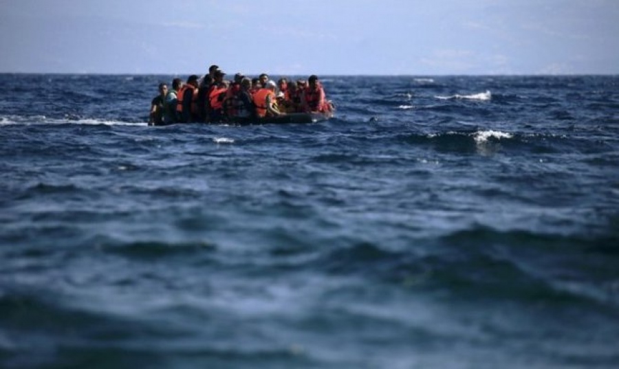 Πλοιάριο με 60 μετανάστες εντοπίστηκε νότια της Κρήτης