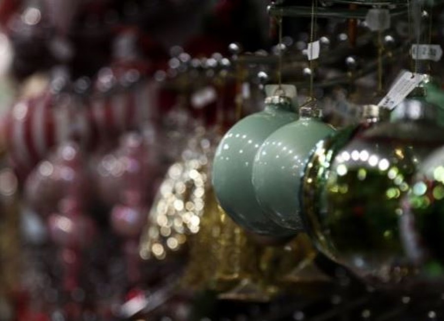 Ανοικτά σούπερ μάρκετ και καταστήματα με «παράδοση εκτός»