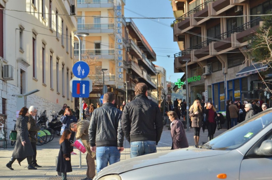 Ιωάννινα: Βανδαλισμοί σε εκλογικά κέντρα υποψηφίων της ΝΔ και του ΚΙΝΑΛ με μπογιές και συνθήματα