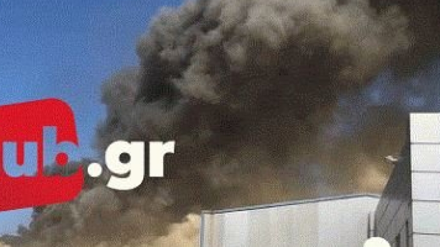 Κρήτη: Μεγάλη φωτιά σε βιοτεχνία ξύλου