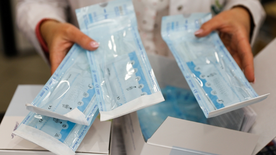 Self test Αυγούστου - Από αύριο (29/7) αρχίζει η διανομή - Ποιοι τα δικαιούνται