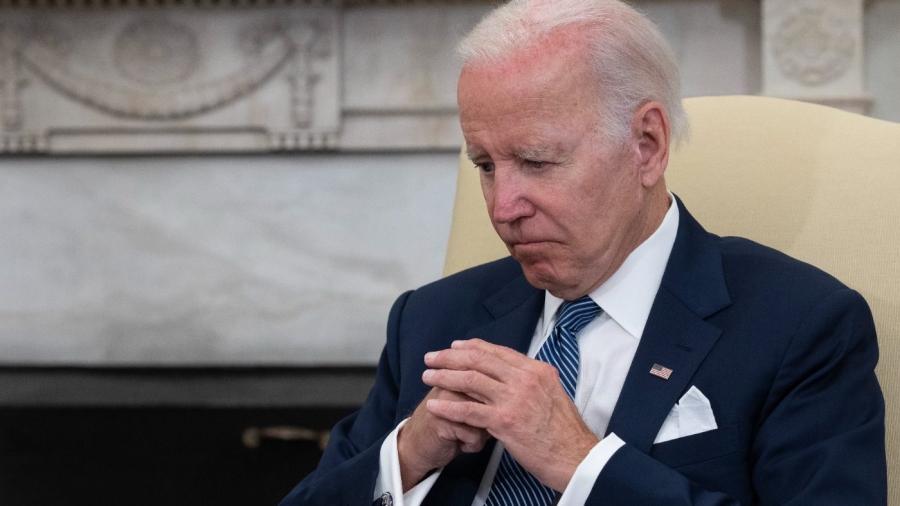 O Biden έχει καρκίνο; - Ο Λευκός Οίκος προσπαθεί να συμμαζέψει τα... ασυμμάζευτα