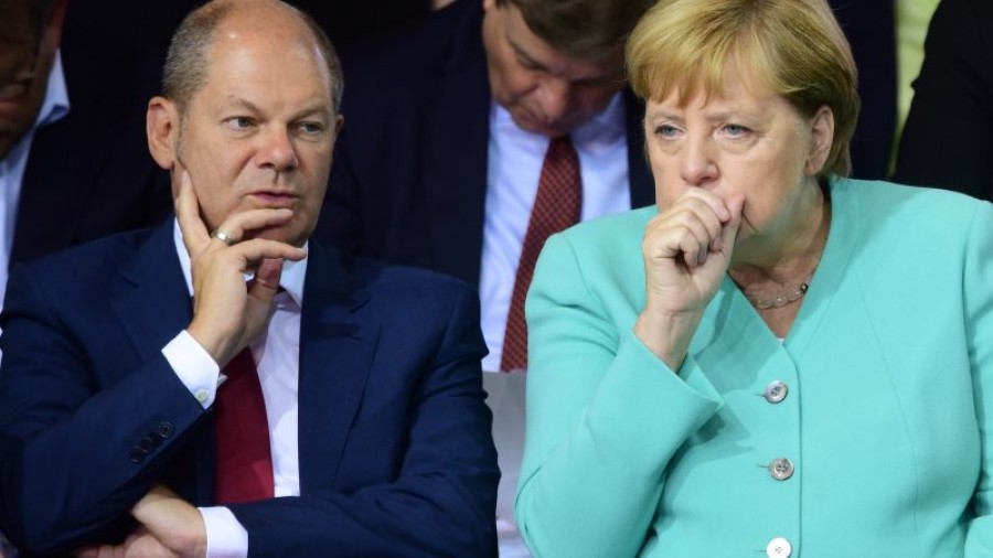 Merkel εναντίον Scholz για Ταμείο το Ανάκαμψης: Προσωρινή η ανάληψη κοινού χρέους στην ΕΕ