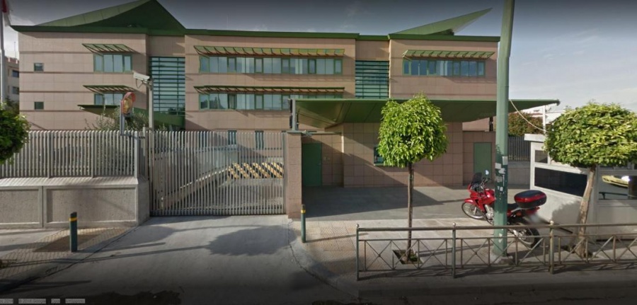 Επίθεση με βαριοπούλες και μπογιές στην πρεσβεία του Καναδά - Καταδικάζει τους βανδαλισμούς η ΝΔ