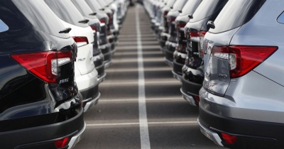 Ρωσία: Ρατσιστική η απόφαση της ΕΕ να απαγορεύσει στους Ρώσους να φέρνουν αυτοκίνητα και αγαθά στην επικράτεια της