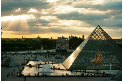 Γαλλία: Η ληστεία στο Λούβρο είναι έργο μικροκακοποιών και όχι οργανωμένου εγκλήματος, σύμφωνα με την εισαγγελέα