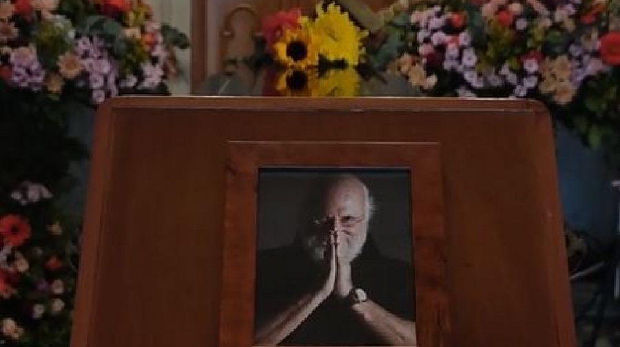 Κηδεία του Δ. Σαββόπουλου: Στην Μητρόπολη Αθηνών το «τελευταίο αντίο» - Κλειστοί δρόμοι