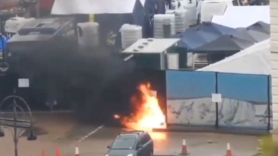 Βρετανία: Άνδρας εκτόξευσε βόμβες μολότοφ εναντίον κέντρου μετανάστευσης και στη συνέχεια αυτοκτόνησε