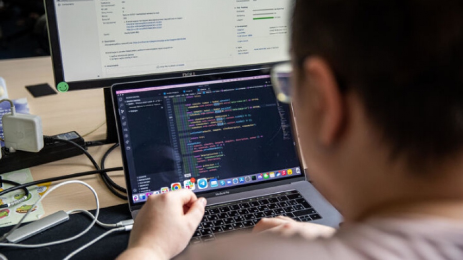 Η Ουκρανία καταρρέει - Οι εργαζόμενοι στις τεχνολογίες αιχμής θέλουν να μεταναστεύσουν - Δίχως μέλλον η χώρα