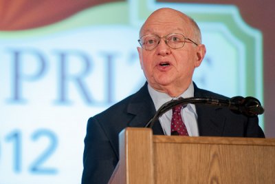 Feldstein (Harvard): Ανυπεράσπιστη η Ευρωζώνη έναντι μίας νέας κρίσης – Ξέμεινε από πυρομαχικά η ΕΚΤ