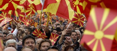 Κρίσιμες βουλευτικές εκλογές στη Βόρεια Μακεδονία – Σχεδόν ισοδύναμοι Zaev – Mickoski