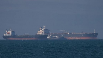 Τάνκερ εγκαταλείπουν τα Ηνωμένα Αραβικά Εμιράτα υπό τον φόβο χτυπημάτων από το Ιράν