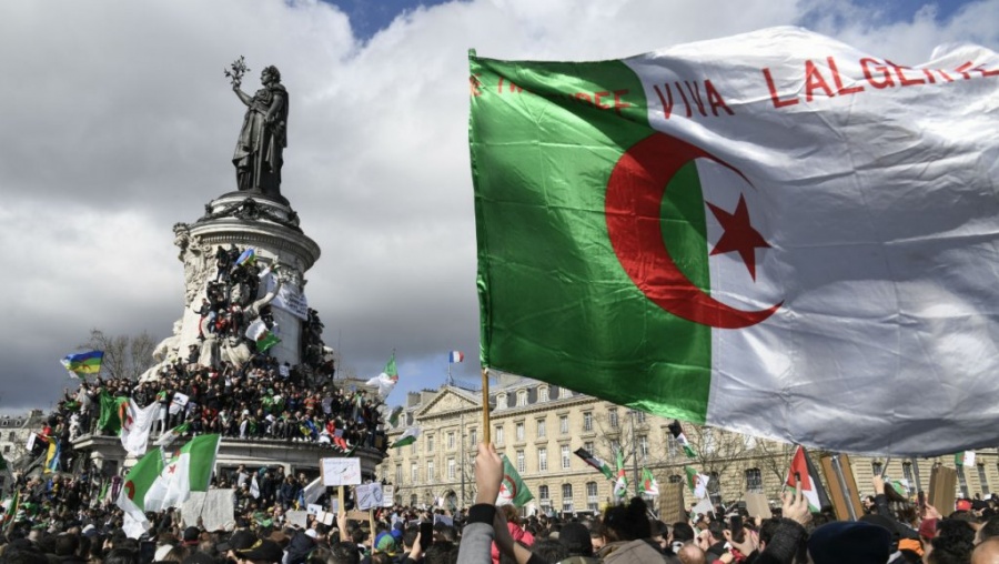 Αλγερία: Η κυβέρνηση δηλώνει έτοιμη για διάλογο - O στρατός διαβεβαιώσε ότι η ασφάλεια της χώρας θα διατηρηθεί