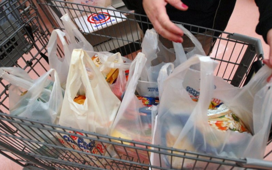 Πως ο Σκλαβενίτης κατέβασε το κόστος της πλαστικής σακούλας από τα 9 στα 5 λεπτά