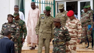 Νίγηρας: Οι πραξικοπηματίες έδωσαν εντολή απέλασης στην αστυνομία για το Γάλλο πρέσβη - «Έτοιμος να απαντήσει» ο γαλλικός στρατός