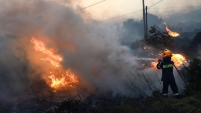 Λαύριο: Σε εξέλιξη πυρκαγιά στην περιοχή Περιγιάλι