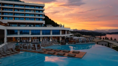Forbes: Τα 10 ελληνικά ξενοδοχεία στα καλύτερα πολυτελή παγκοσμίως