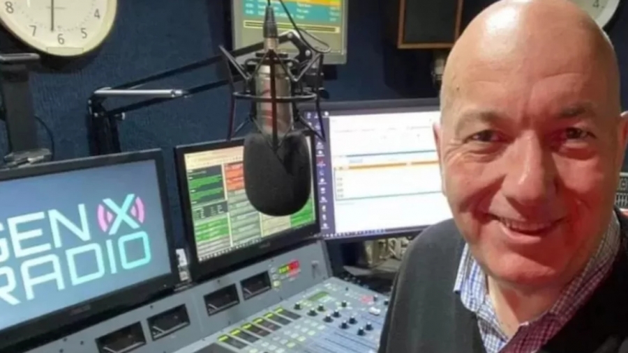 Αγγλία: Ραδιοφωνικός παραγωγός πέθανε την ώρα της εκπομπής - Σταμάτησε να παίζει στη μέση τραγουδιού