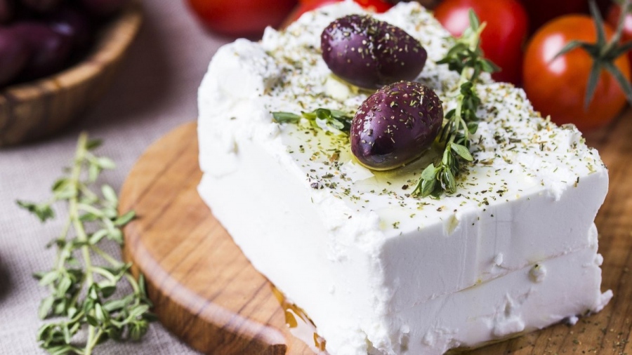 Προτιμούν τα φρέσκα προϊόντα οι Έλληνες - Οι 7 στους 10 καταναλωτές αγοράζουν χύμα φέτα και κίτρινα τυριά