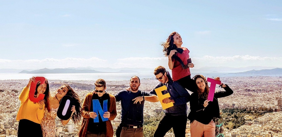 Η Αθήνα στέλνει μήνυμα για την κλιματική αλλαγή κατασκευάζοντας το μεγαλύτερο μωσαϊκό από ανακυκλώσιμα υλικά