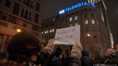 Διχάζει το «μαύρο» στην πολωνική δημόσια τηλεόραση