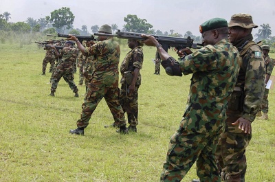 Δέκα στρατιώτες σκοτώθηκαν σε μάχες στα σύνορα Νίγηρα-Νιγηρίας