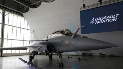 Η Ελλάδα παρέλαβε το πρώτο Rafale - Στη νότια Γαλλία η τελετή παράδοσης