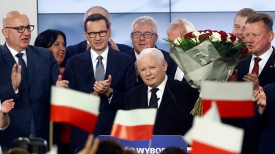 Πολιτική κρίση στην Πολωνία - Ορκίζεται κυβέρνηση με ημερομηνία λήξης - Φάρσα καταγγέλλει η αντιπολίτευση