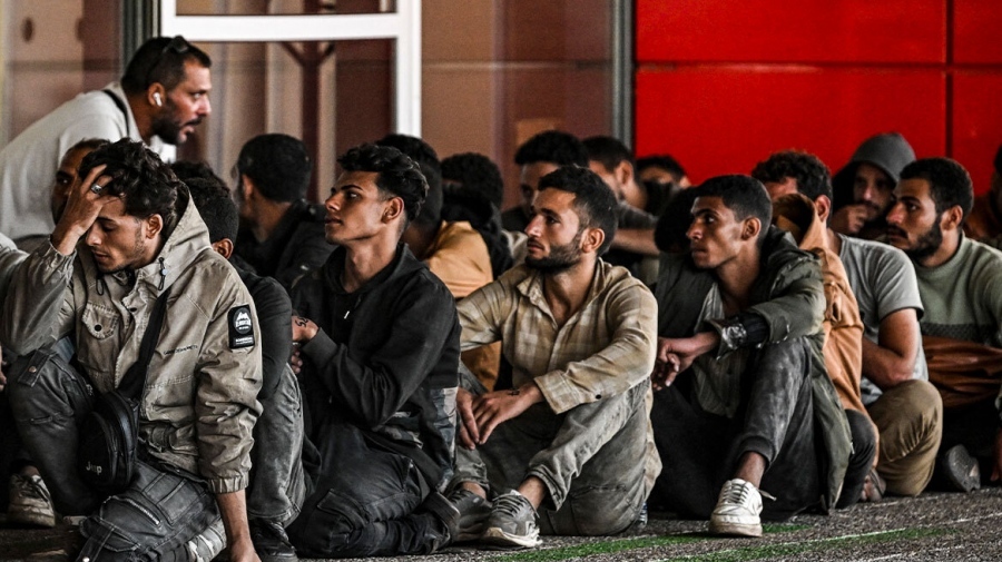 The great “bleeding” of Greece: The “investors” - migrants strip the economy, 1,3 billion euros left abroad