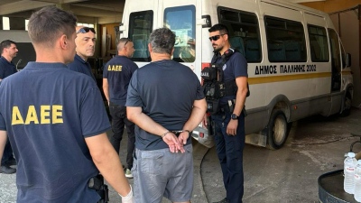 Παλλήνη: Συνέλαβαν μόνιμο υπάλληλο του δήμου για... τέσσερις εμπρησμούς