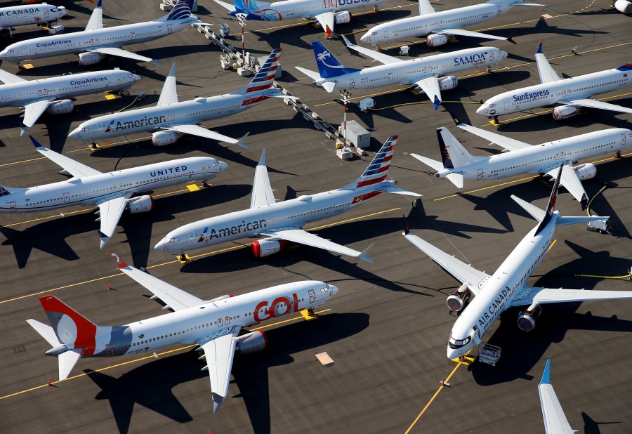 Μειώσεις δρομολογίων και εξοικονόμηση δαπανών ανακοινώνουν οι αεροπορικές εταιρείες λόγω μείωσης της ζήτησης