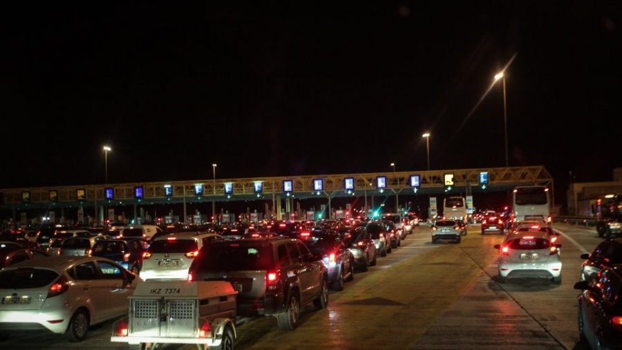 Μεγάλη κίνηση στην εθνική Αθηνών - Κορίνθου λόγω επιστροφής από το τριήμερο