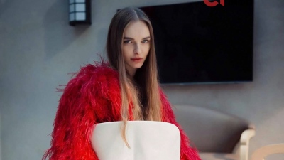 Σάλος στην Ουκρανία - Πασίγνωστο μοντέλο στρατολογούσε κορίτσια για το νησί του Epstein - Έψαχνε «έξυπνες και πρόθυμες»