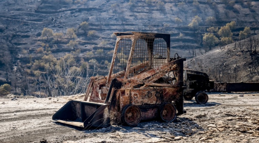 Αυτοψίες για καταγραφή ζημιών από τις πυρκαγιές σε Χίο και Ζάκυνθο