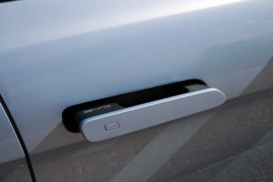 Απαγόρευση για τα ηλεκτρικά αναδιπλούμενα χερούλια από το 2027