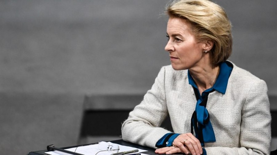 Der Leyen (ΕΕ): H Ευρωπαϊκή Επιτροπή προτίθεται να ξαναγράψει το βιβλίο κανόνων της ψηφιακής αγοράς