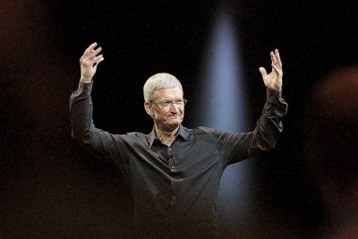 Αντιδράσεις για τον μισθό ύψους 100 εκατ. δολαρίων που λαμβάνει ο CEO της Apple