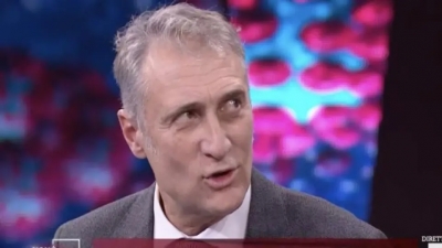 Δεν τους ξεγέλασε: Ο 57χρονος οδοντίατρος με το χέρι σιλικόνης... έκανε τελικά το εμβόλιο, μια μέρα μετά