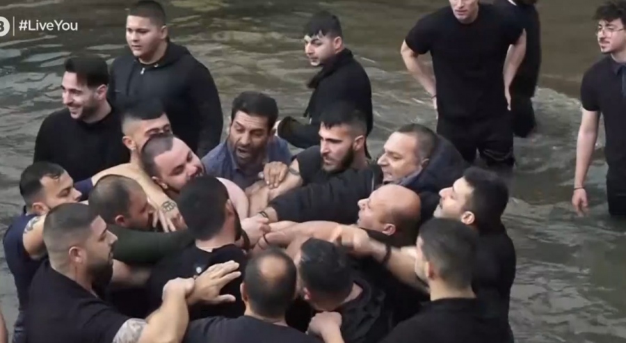 Τίμιο ξύλο στη Φλώρινα - Πλακώθηκαν για τον Σταυρό... μπροστά στον Νίκο Δένδια