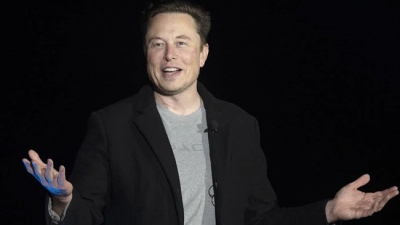 O Elon Musk παρουσιάζει το πρώτο ανθρωποειδές ρομπότ της Tesla - Το Optimus θα εκτελεί... βαρετές ή επικίνδυνες εργασίες