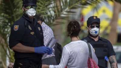 Ισπανία: Μετά τη Γαλικία, τα Κανάρια απαγορεύουν το κάπνισμα στους δρόμους λόγω κορωνοϊού